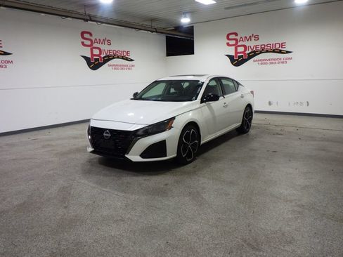 Used 2024 Nissan Altima 2.5 SR w/ SR Premium Package AWD/4WD image 1