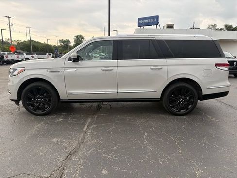 Used 2024 Lincoln Navigator L Reserve AWD/4WD image 2