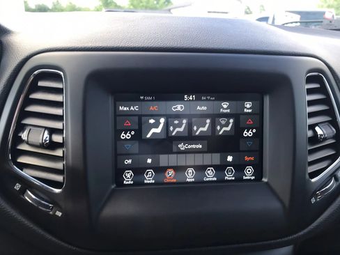 Used 2019 Jeep Compass Latitude w/ Popular Equipment Group AWD/4WD image 23