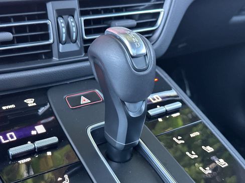 Certified 2025 Porsche Macan AWD/4WD image 24