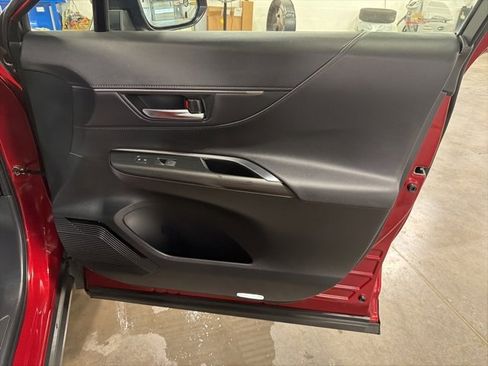 Used 2021 Toyota Venza XLE w/ Softex Package image 17