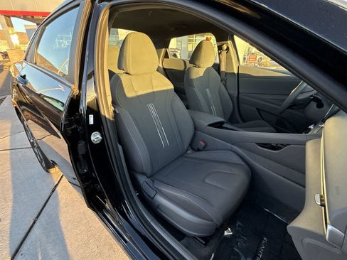 Used 2023 Hyundai Elantra SEL w/ Convenience Package image 14