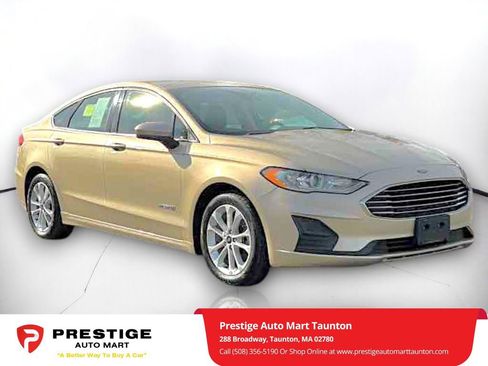 Used 2019 Ford Fusion SE image 1