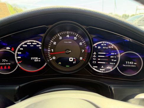 Used 2023 Porsche Panamera image 31