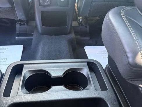 Used 2021 Ford Explorer XLT w/ Equipment Group 202A AWD/4WD image 17
