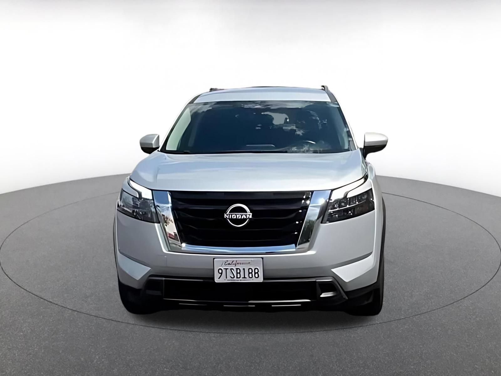 Used 2025 Nissan Pathfinder SV FWD image 4
