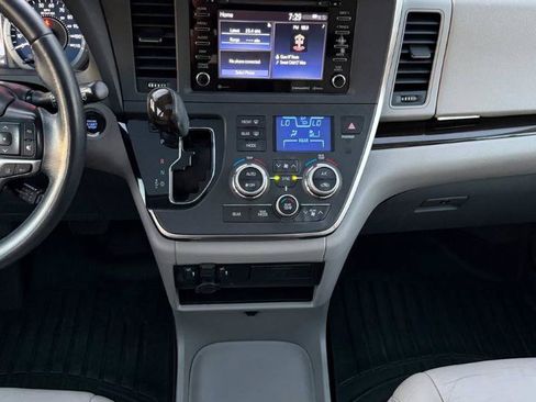 Used 2019 Toyota Sienna XLE FWD image 38