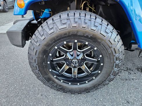 Used 2015 Jeep Wrangler Unlimited Sahara image 9