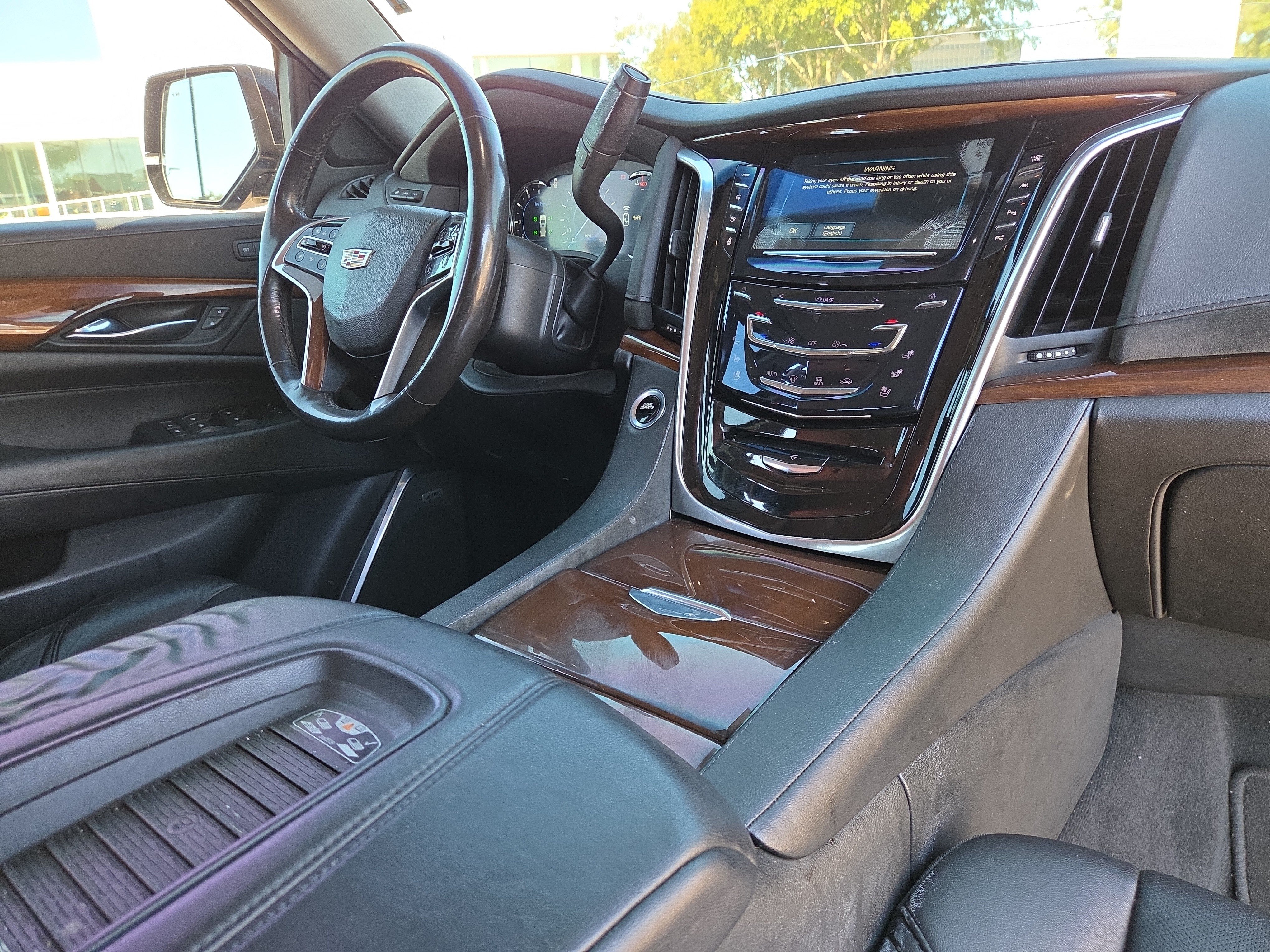 Used 2018 Cadillac Escalade Premium Luxury AWD/4WD image 18