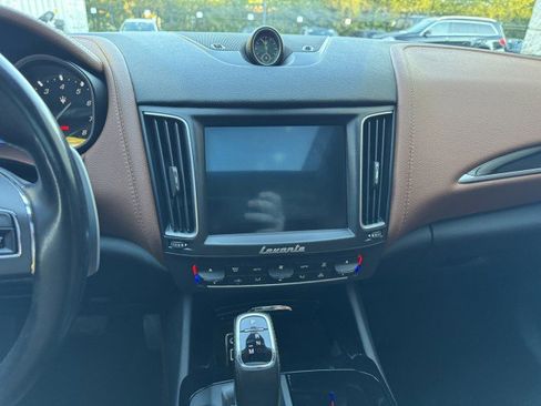 Used 2019 Maserati Levante S image 27