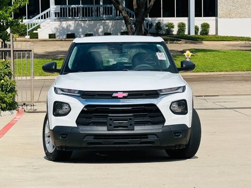 Used 2021 Chevrolet TrailBlazer LS FWD image 2