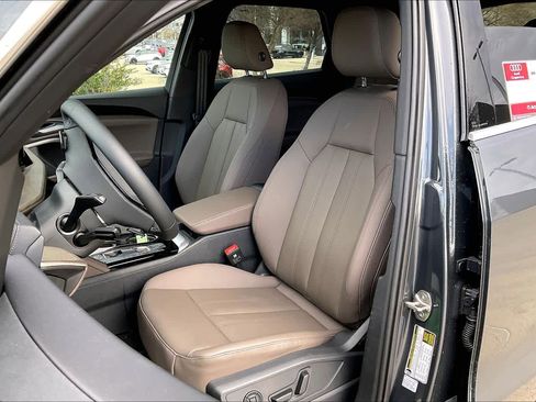 Used 2025 Audi Q5 Premium w/ Convenience Package image 7