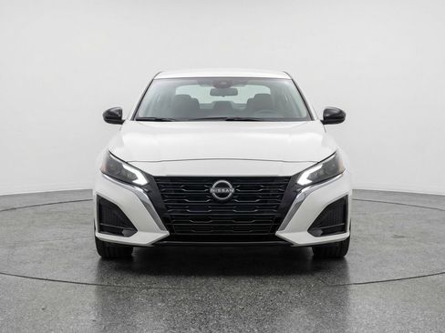 Used 2025 Nissan Altima 2.5 SV FWD image 2