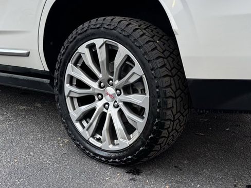 Used 2021 GMC Yukon Denali w/ Denali Premium Package image 24