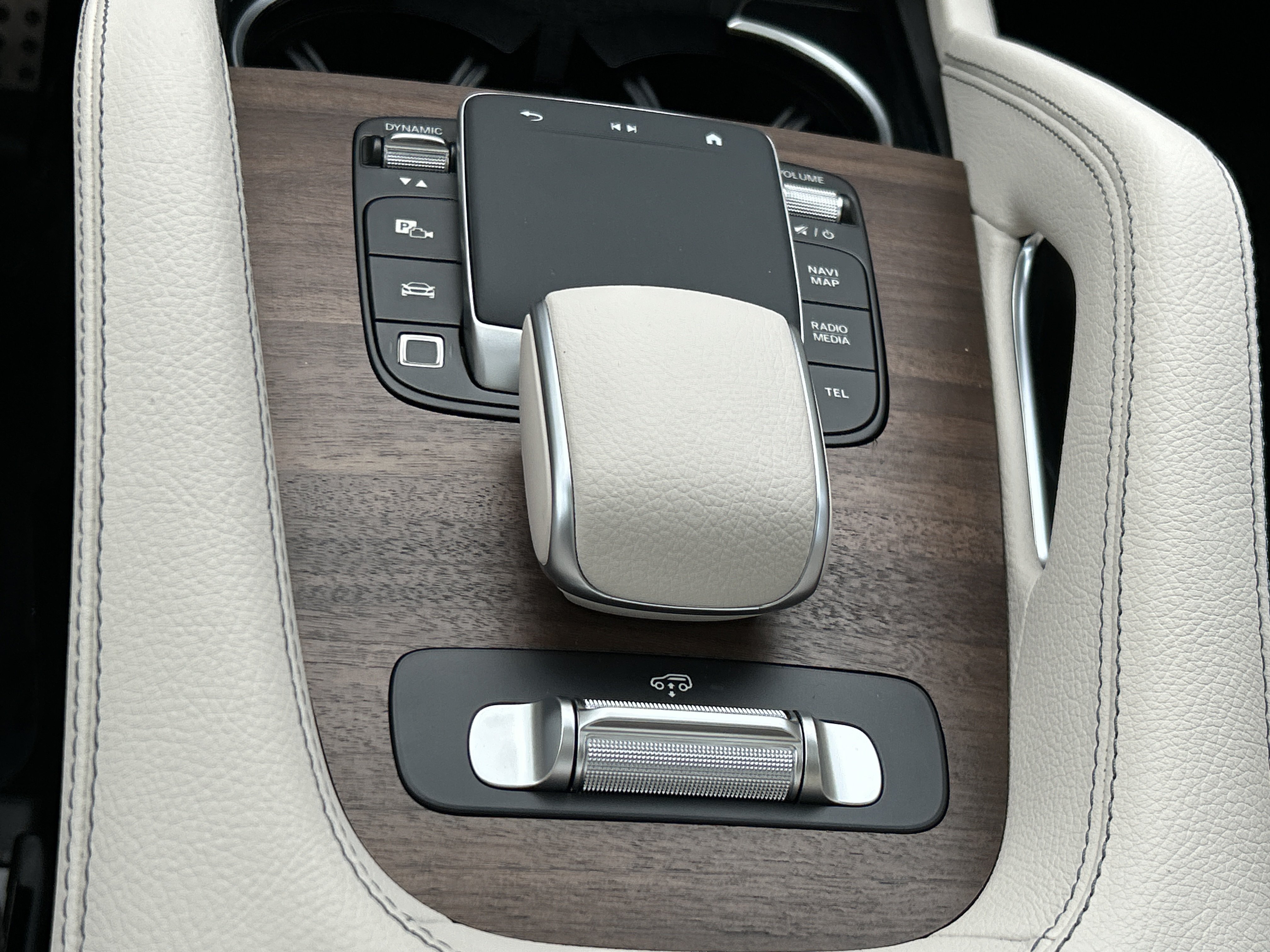 New 2026 Mercedes-Benz GLS 450 4MATIC image 33