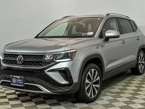 Certified 2023 Volkswagen Taos SE w/ Panoramic Sunroof Package AWD/4WD image 5