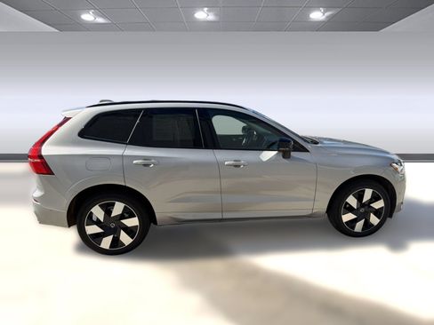 Used 2024 Volvo XC60 T8 Plus w/ Protection Package Premier AWD/4WD image 8