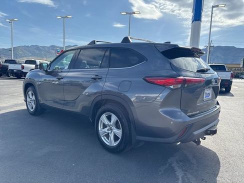 Used 2020 Toyota Highlander LE AWD/4WD image 5