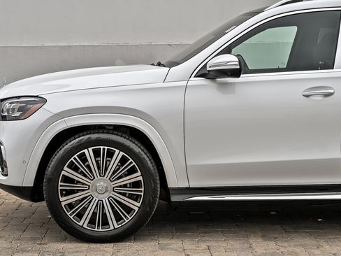 Used 2026 Mercedes-Benz Maybach GLS 600 4MATIC image 14