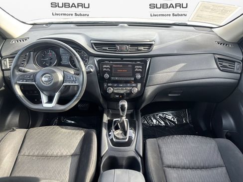 Used 2017 Nissan Rogue SV AWD/4WD image 12