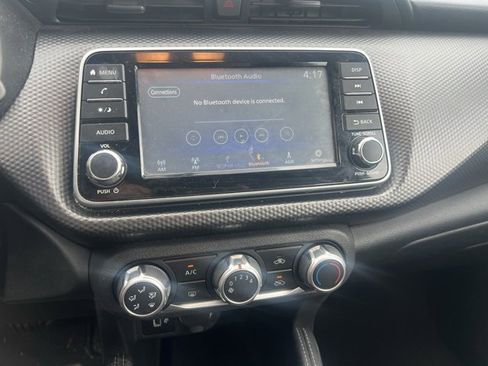 Used 2018 Nissan Kicks S image 13