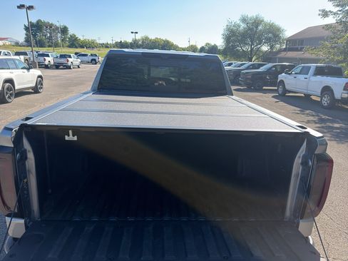Used 2023 GMC Sierra 1500 AT4 w/ Technology Package AWD/4WD image 31