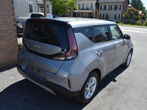 Used 2025 Kia Soul LX w/ LX Technology Package FWD image 3