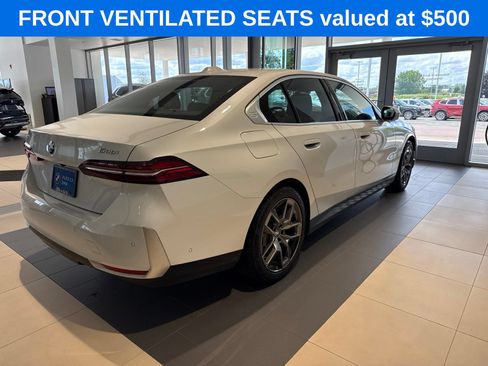 Used 2026 BMW 530i xDrive AWD/4WD image 5