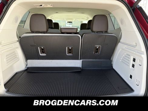 New 2026 GMC Acadia Denali image 9