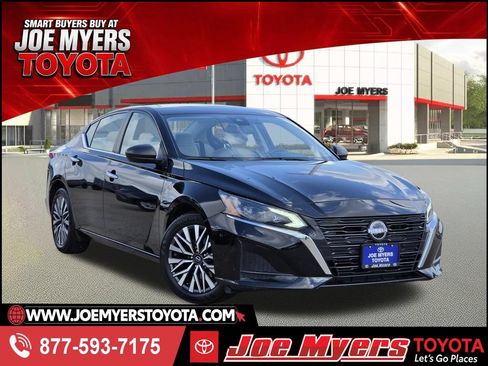 Used 2025 Nissan Altima 2.5 SV FWD image 1
