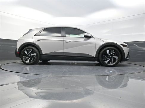 New 2025 Hyundai Ioniq 5 SE image 36