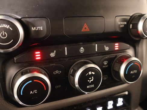 Used 2019 RAM 1500 Big Horn AWD/4WD image 7