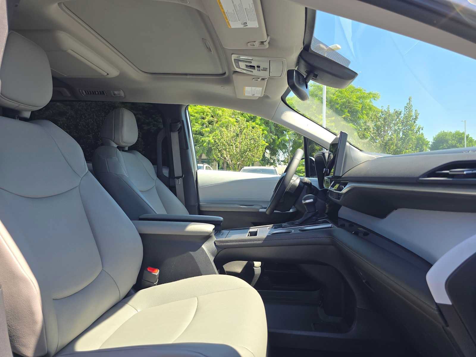 Certified 2025 Toyota Sienna XLE w/ XLE Plus Package FWD image 10