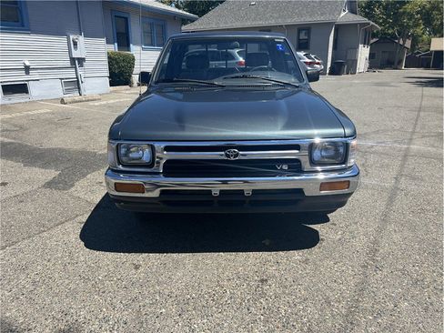 Used 1992 Toyota Pickup Deluxe image 2