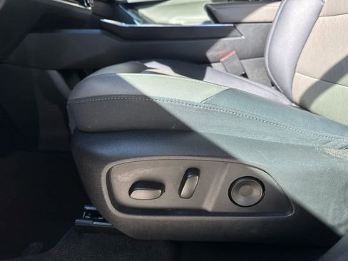 Used 2025 Chevrolet Equinox LT w/ Convenience Package II image 12