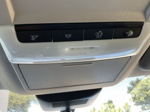 New 2025 Nissan Sentra SR w/ Midnight Edition image 25