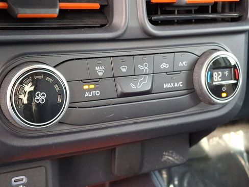 Certified 2022 Ford Maverick XLT image 19