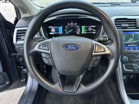 Used 2020 Ford Fusion SE FWD image 21