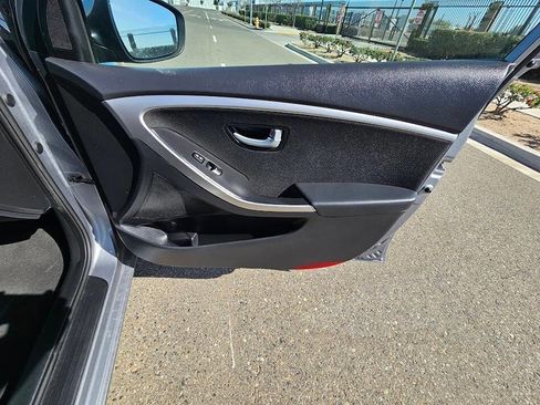 Used 2016 Hyundai Elantra GT image 33