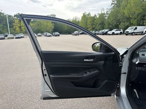 Used 2024 Nissan Altima 2.5 SV AWD/4WD image 22