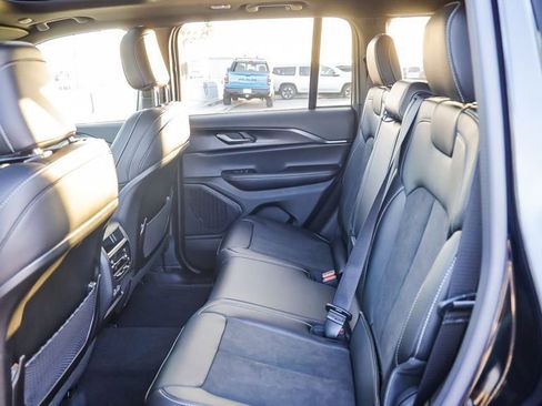 New 2025 Jeep Grand Cherokee Altitude image 20