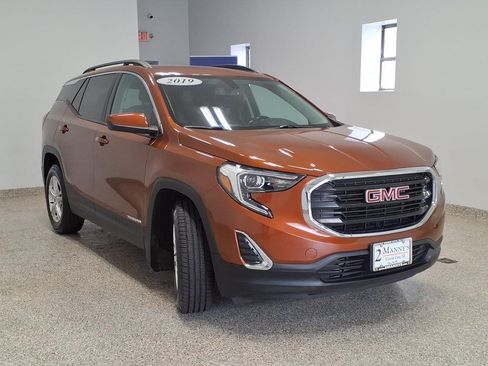 Used 2019 GMC Terrain SLE w/ Driver Convenience Package AWD/4WD image 3