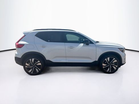 Used 2025 Volvo XC40 B5 Plus AWD/4WD image 10
