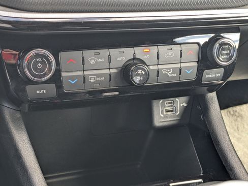Used 2024 Jeep Compass Trailhawk AWD/4WD image 25