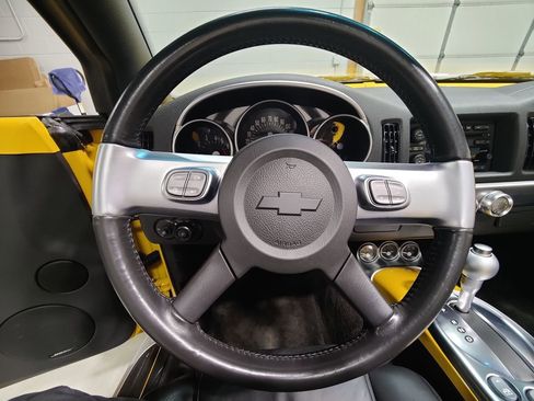 Used 2004 Chevrolet SSR w/ Preferred Equipment Group RWD image 28