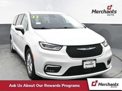 Used 2023 Chrysler Pacifica Touring-L