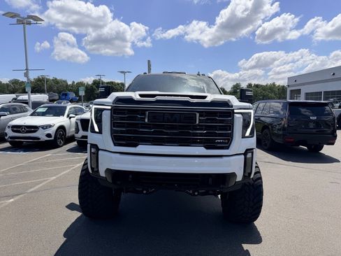 Used 2024 GMC Sierra 2500 AT4 w/ AT4 Preferred Package AWD/4WD image 2