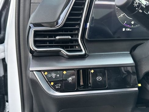 New 2025 Kia Sportage SX image 40
