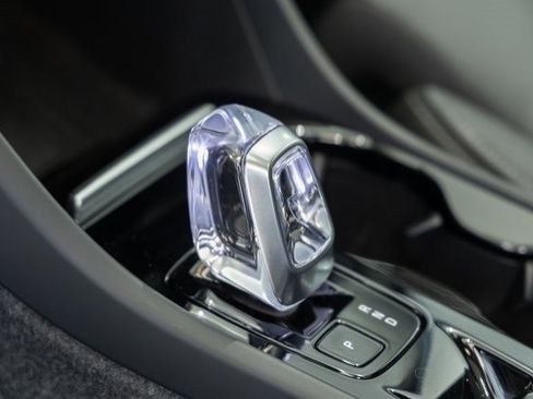 New 2025 Volvo XC40 B5 Plus image 16