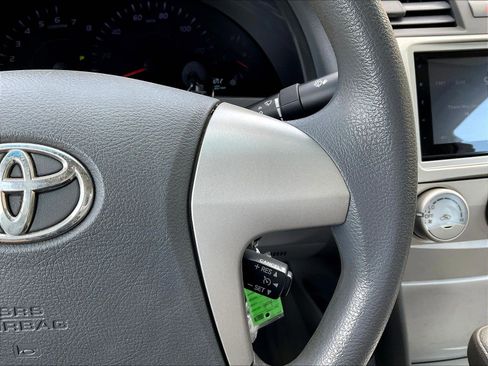 Used 2010 Toyota Camry LE FWD image 11